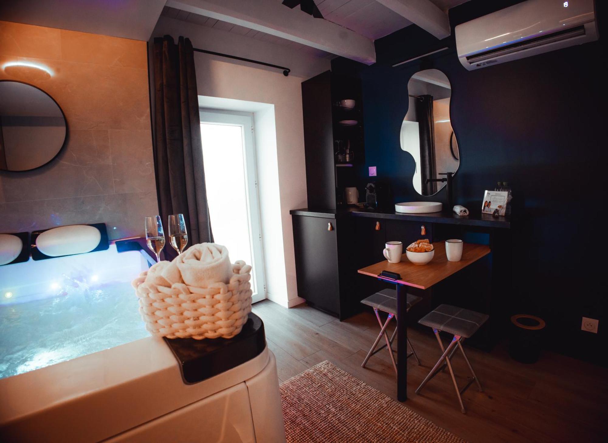 French Klss - Love Room By Prim0 C0Nciergerie Клермон-Ферран Екстер'єр фото